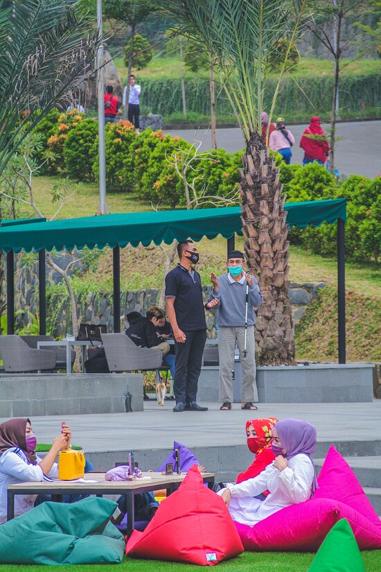 Pelangi Cafe Resto Terdekat Restoran Dan Tempat Makan Amerika