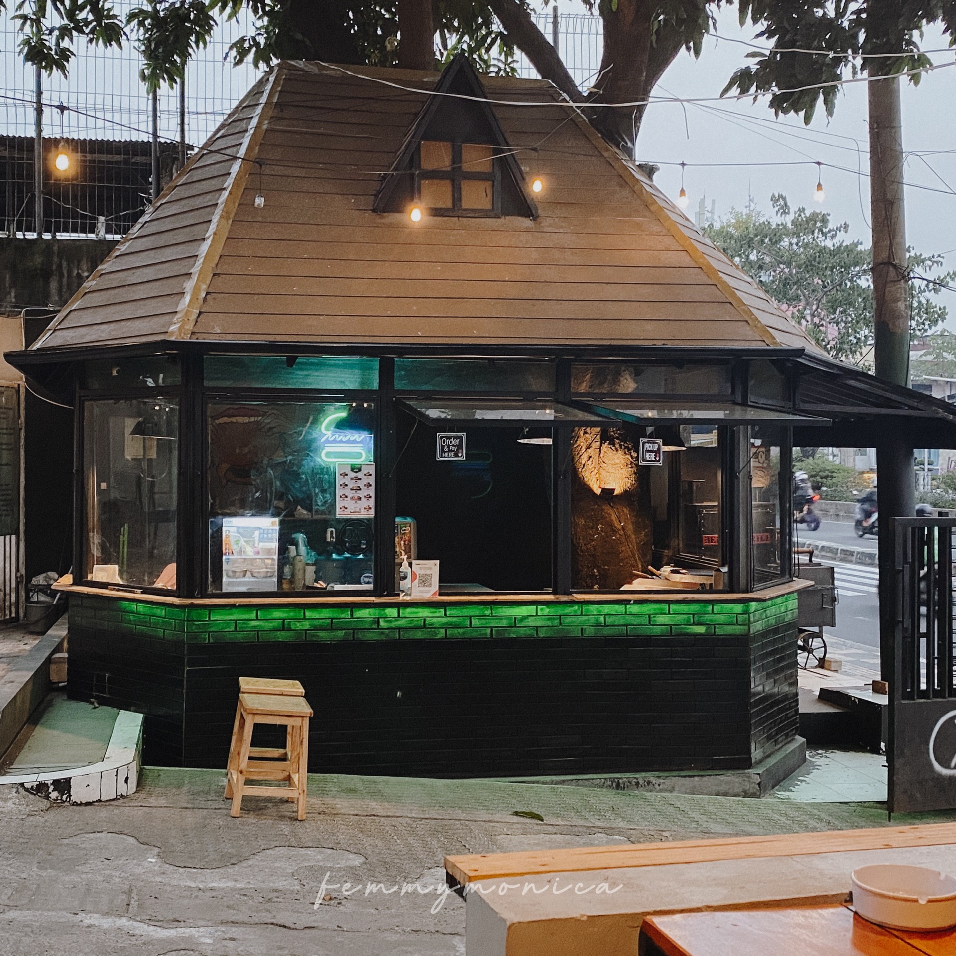 Brick Pastrami Burger Terdekat Restoran Dan Tempat Makan Barat