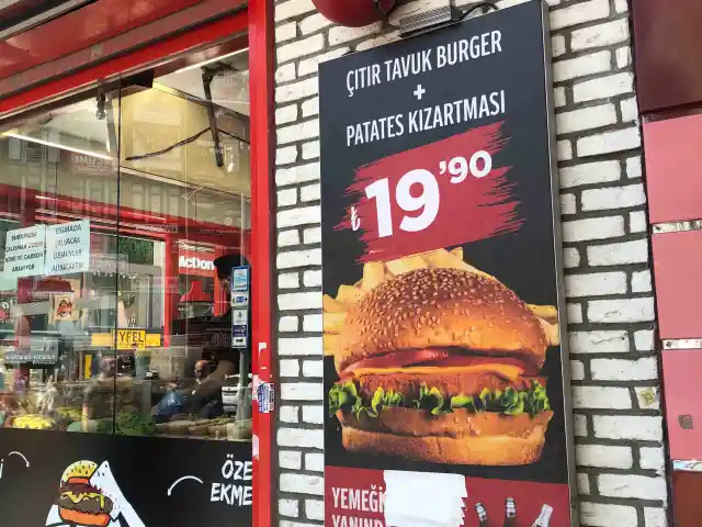 Harbi Burger'nin yemek ve ambiyans fotoğrafları 1