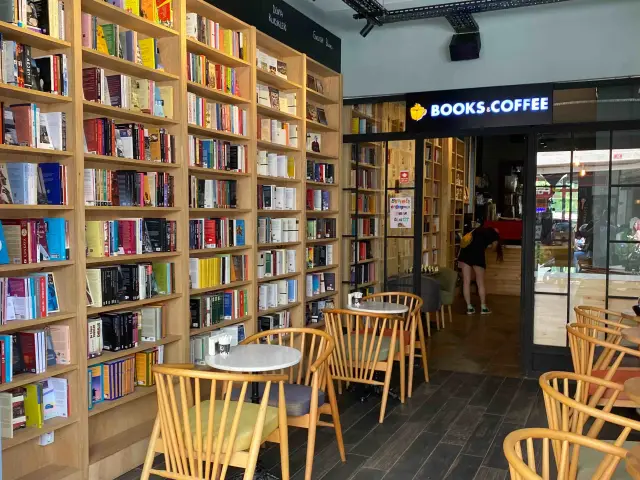 Books Coffee Kadıköy 'nin yemek ve ambiyans fotoğrafları 5