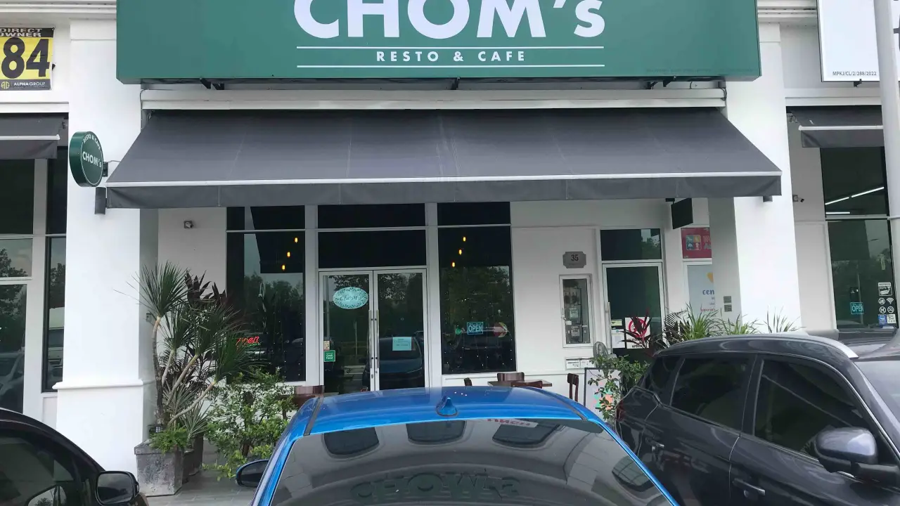 Chom Cafe