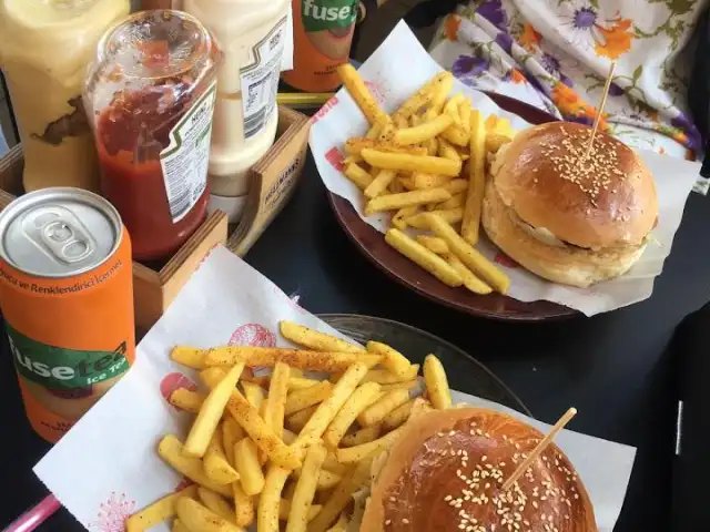 Kaptan Sarısakal Burger'nin yemek ve ambiyans fotoğrafları 1