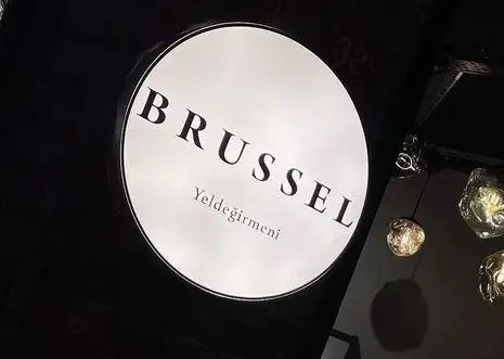 BRUSSEL WAFFLES & ICE CREAM