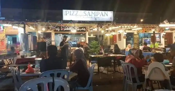Cafe pizza sampan