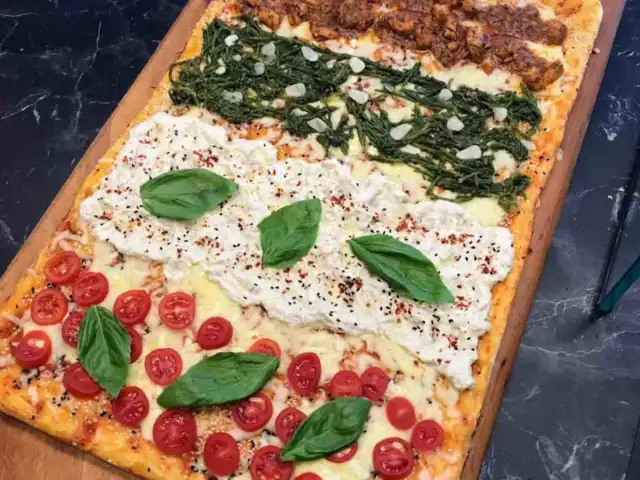 Gorgonzo Pizza'nin yemek ve ambiyans fotoğrafları 3