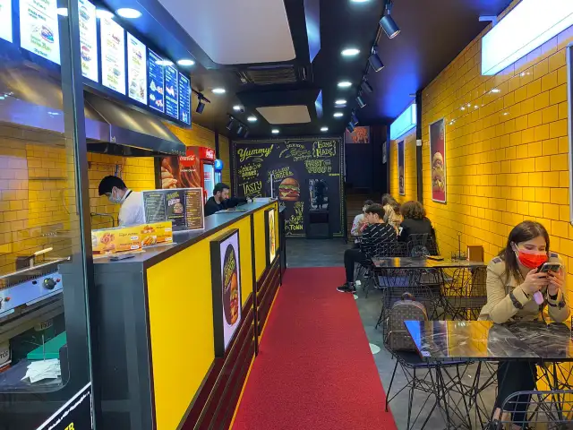 Yellow Burger'nin yemek ve ambiyans fotoğrafları 4