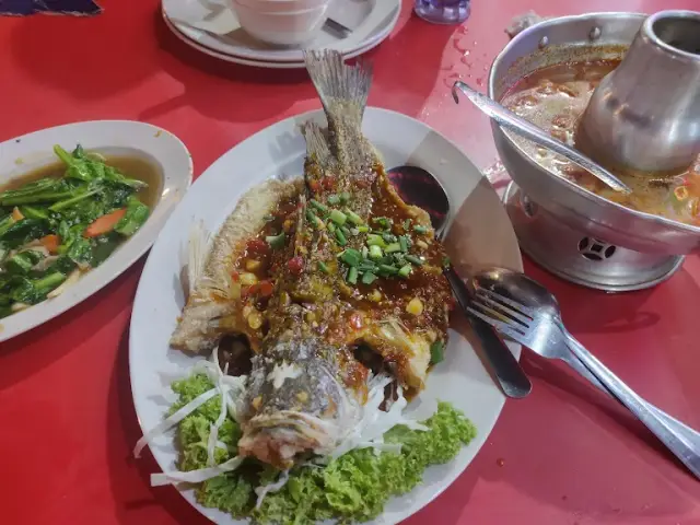 Dino's Thai Food Food Photo 1