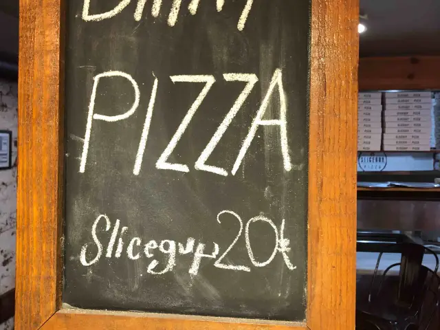 Sliceguy Pizza'nin yemek ve ambiyans fotoğrafları 1