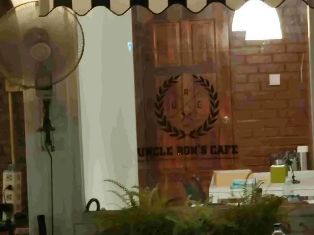 Uncle Ron Cafe
