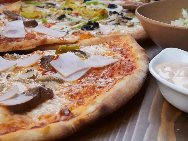 Viking Pizza'nin yemek ve ambiyans fotoğrafları 6