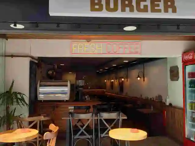 Lokal Burger'nin yemek ve ambiyans fotoğrafları 1