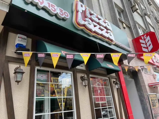 Pizza Lazza Bakırköy'nin yemek ve ambiyans fotoğrafları 3