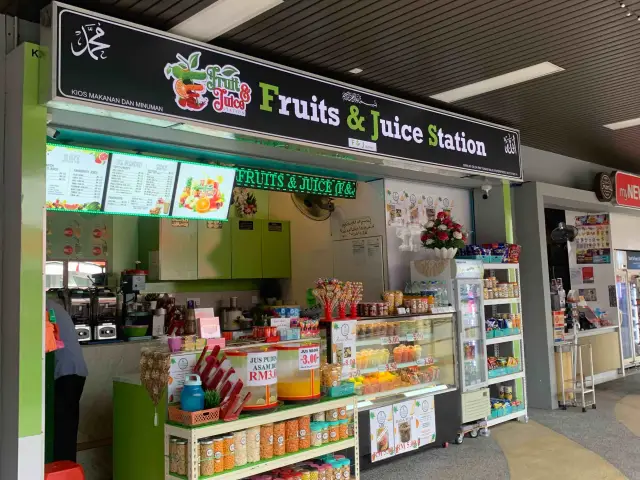Fruit & Juice Station