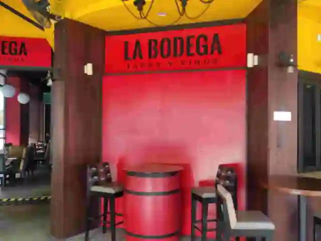 La bodega tapas y vinos