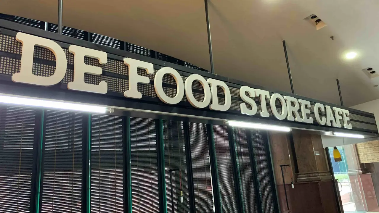 De Food Store Cafe