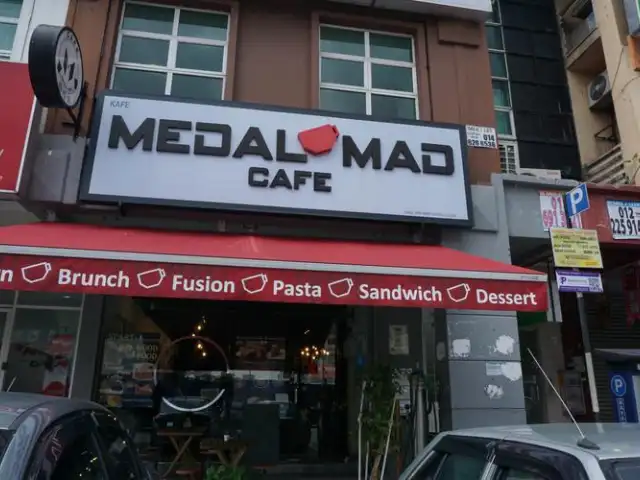 MEDAL MAD CAFE