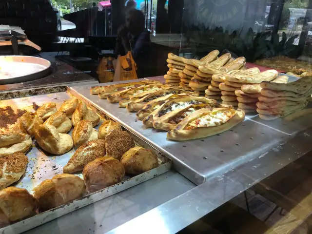 Meşhur Sarıyer Börekçisi Cafe ( Dikilitaş)'nin yemek ve ambiyans fotoğrafları 7