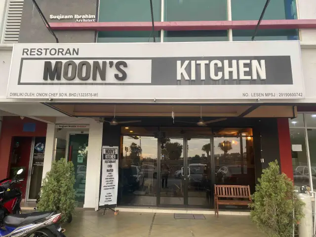 Moon's Kitchen