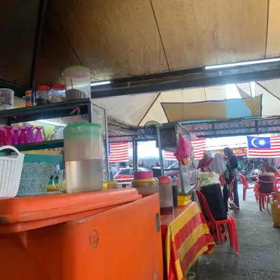 Nasi Lemak Berlauk Warung Mama Corner