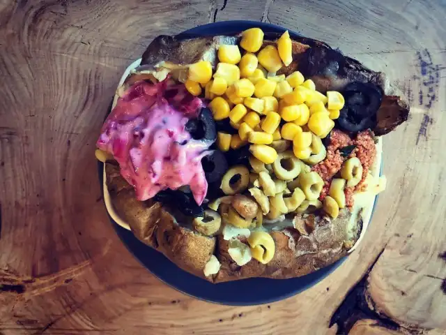 Qütük Waffle Kumpir'nin yemek ve ambiyans fotoğrafları 11