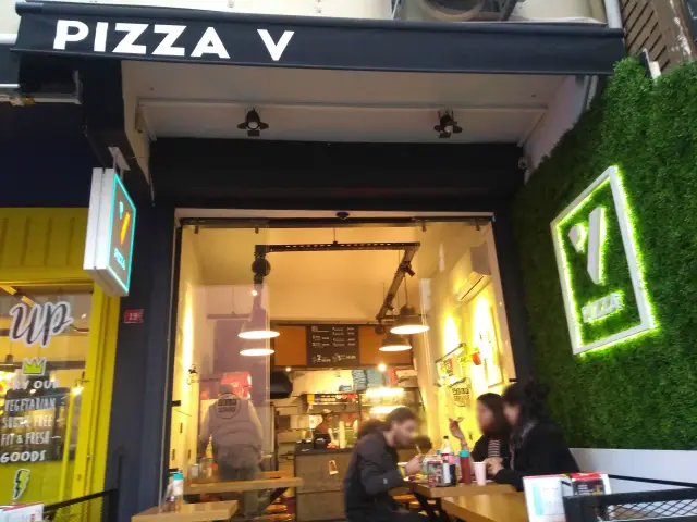 Pizza V'nin yemek ve ambiyans fotoğrafları 11
