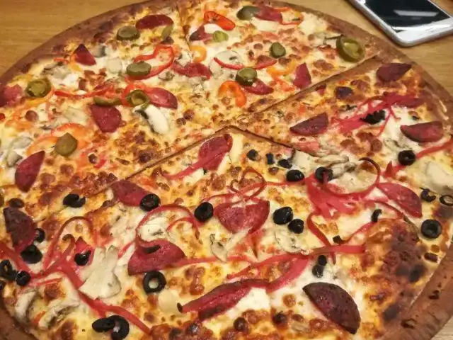 Pizza V'nin yemek ve ambiyans fotoğrafları 16