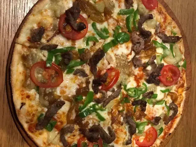 Pizza V'nin yemek ve ambiyans fotoğrafları 19