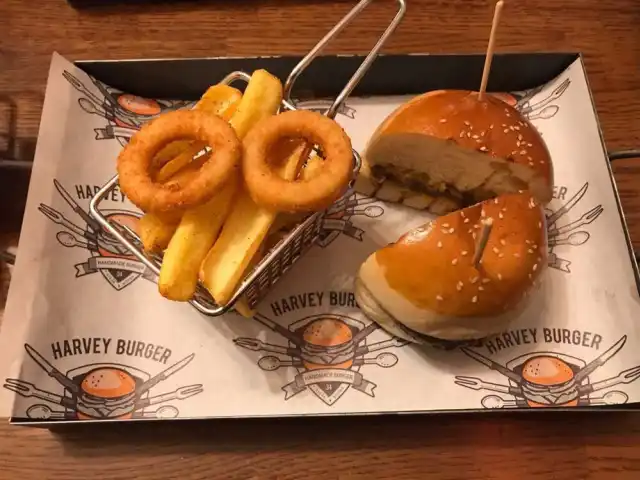 Harvey Burger'nin yemek ve ambiyans fotoğrafları 16