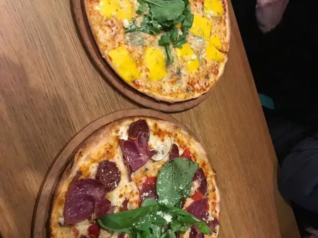 Pizza V'nin yemek ve ambiyans fotoğrafları 17