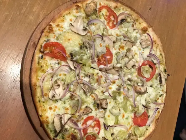 Pizza V'nin yemek ve ambiyans fotoğrafları 15