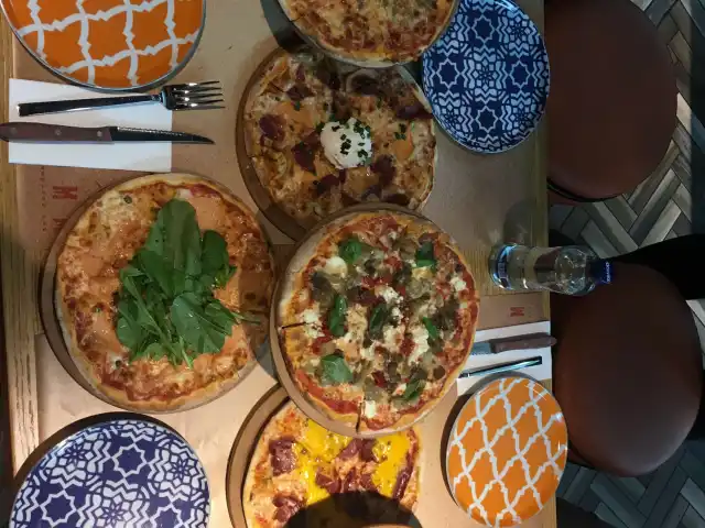 Yumm Pizza'nin yemek ve ambiyans fotoğrafları 33