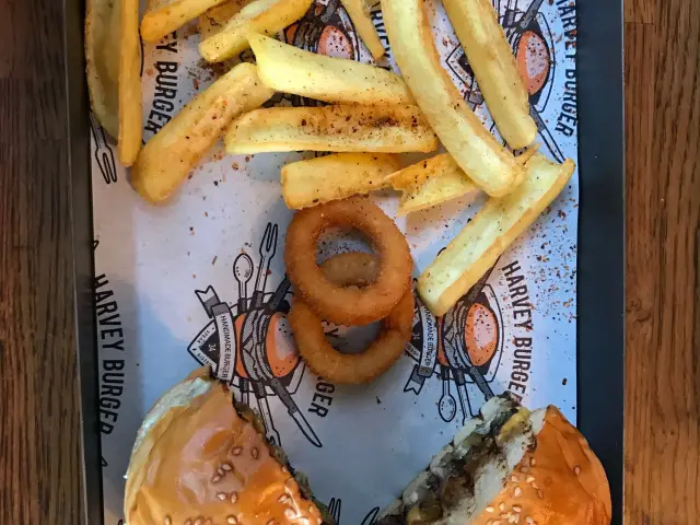 Harvey Burger'nin yemek ve ambiyans fotoğrafları 28