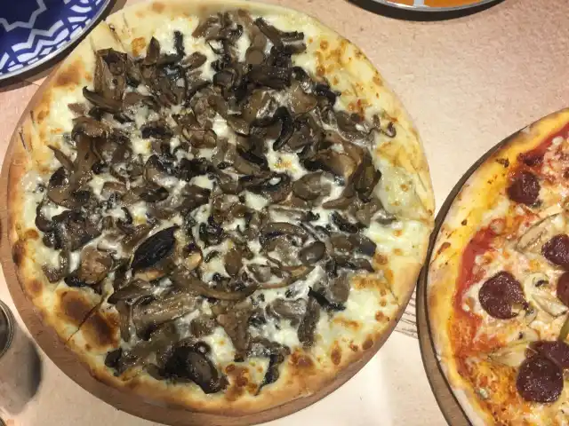 Yumm Pizza'nin yemek ve ambiyans fotoğrafları 36