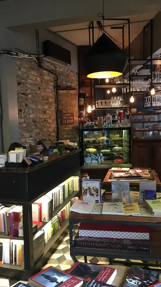 Minoa Bookstore & Cafe'nin yemek ve ambiyans fotoğrafları 24