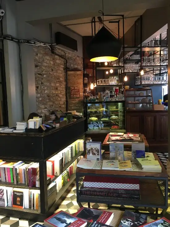 Minoa Bookstore & Cafe'nin yemek ve ambiyans fotoğrafları 29