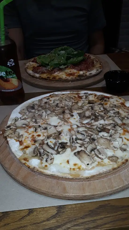 Pizza Locale'nin yemek ve ambiyans fotoğrafları 10