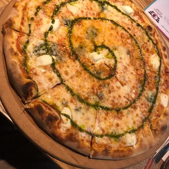 Yumm Pizza'nin yemek ve ambiyans fotoğrafları 2