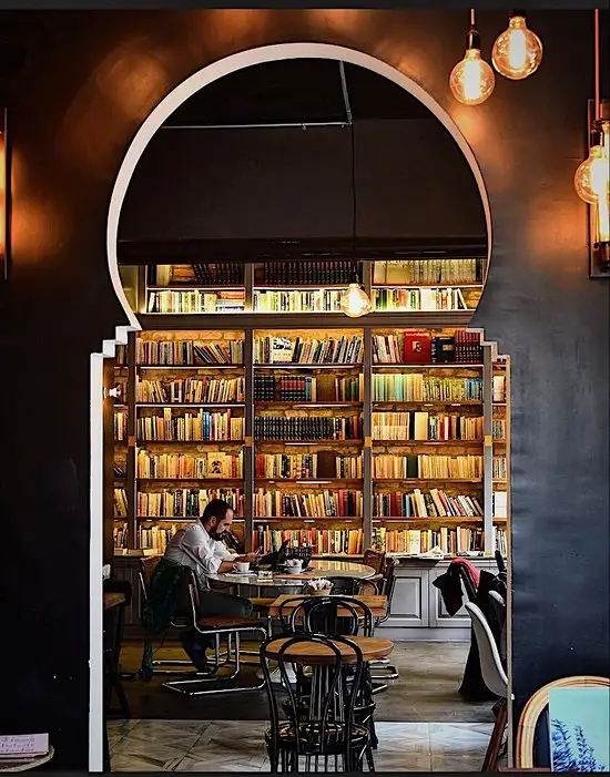 Minoa Bookstore & Cafe'nin yemek ve ambiyans fotoğrafları 16