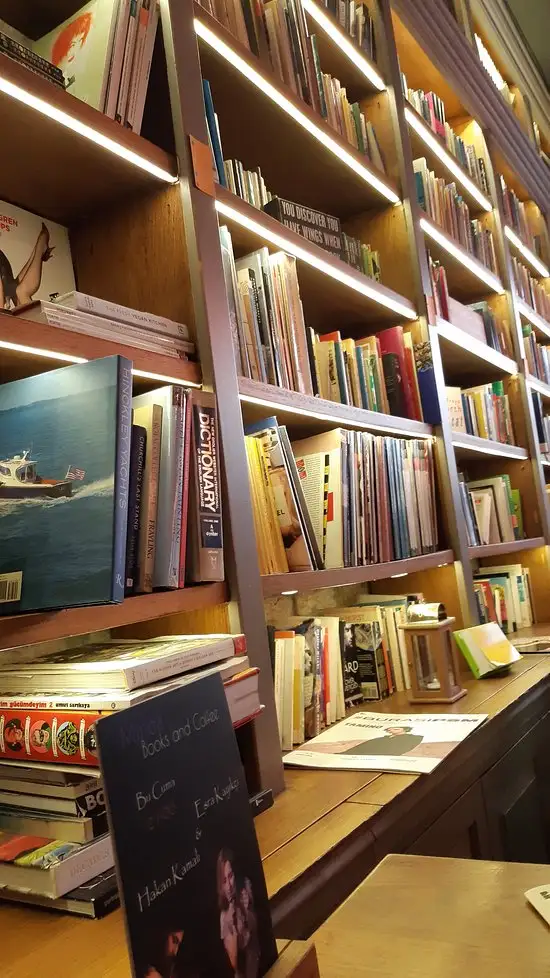 Minoa Bookstore & Cafe'nin yemek ve ambiyans fotoğrafları 54