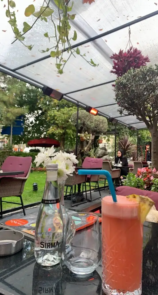 Hadiqa Cafe & Restaurant'nin yemek ve ambiyans fotoğrafları 1