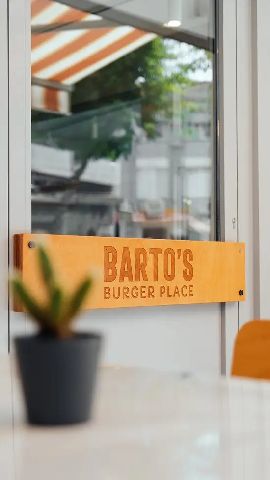 Barto's Burger Place'nin yemek ve ambiyans fotoğrafları 11