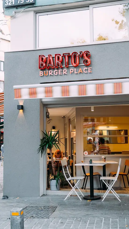 Barto's Burger Place'nin yemek ve ambiyans fotoğrafları 4