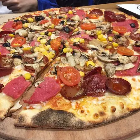 Pizza Locale'nin yemek ve ambiyans fotoğrafları 2