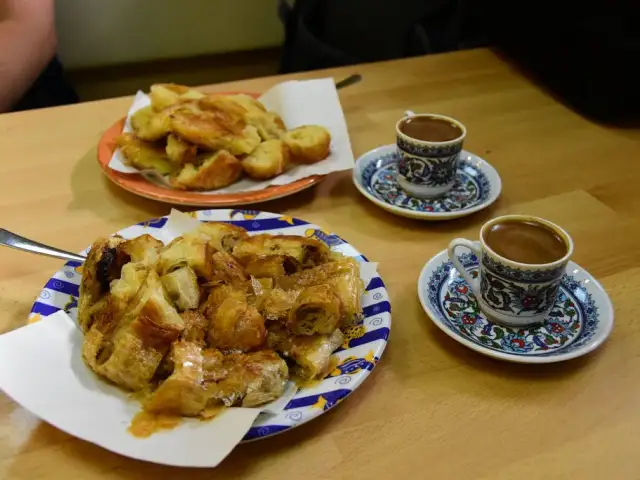 Tarihi Cemberlitas Borekcisi'nin yemek ve ambiyans fotoğrafları 1