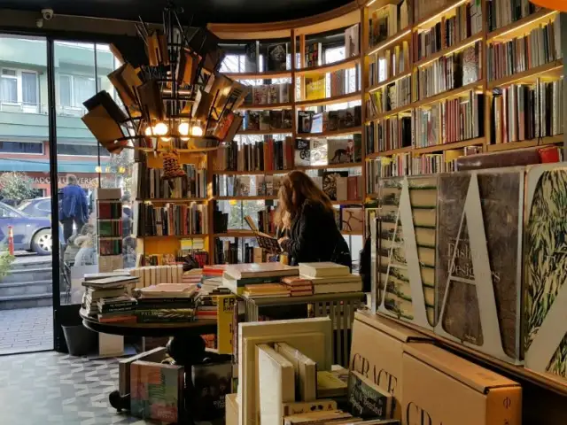 Minoa Bookstore & Cafe'nin yemek ve ambiyans fotoğrafları 11