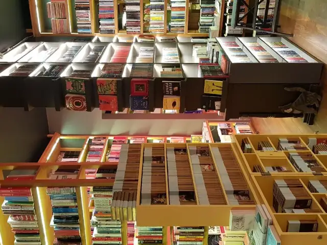 Minoa Bookstore & Cafe'nin yemek ve ambiyans fotoğrafları 60