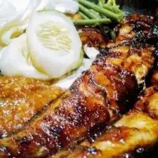 Gambar Makanan Ayam Bakar Penyet, Ayam Goreng Kremes Dan Soto Lamongan Cak Wito, Lapangan Bola 13