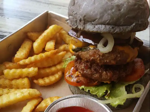 Gambar Makanan Black House Burger & Co. 13