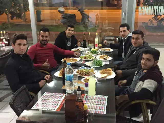 Adana Ocakbaşı Restaurant'nin yemek ve ambiyans fotoğrafları 9