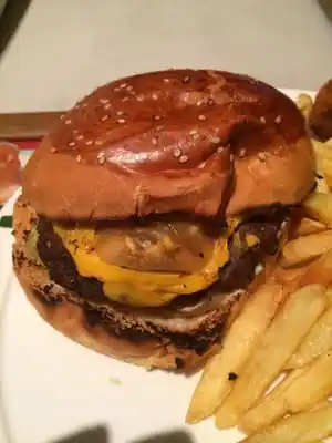 Retro Burger'nin yemek ve ambiyans fotoğrafları 1